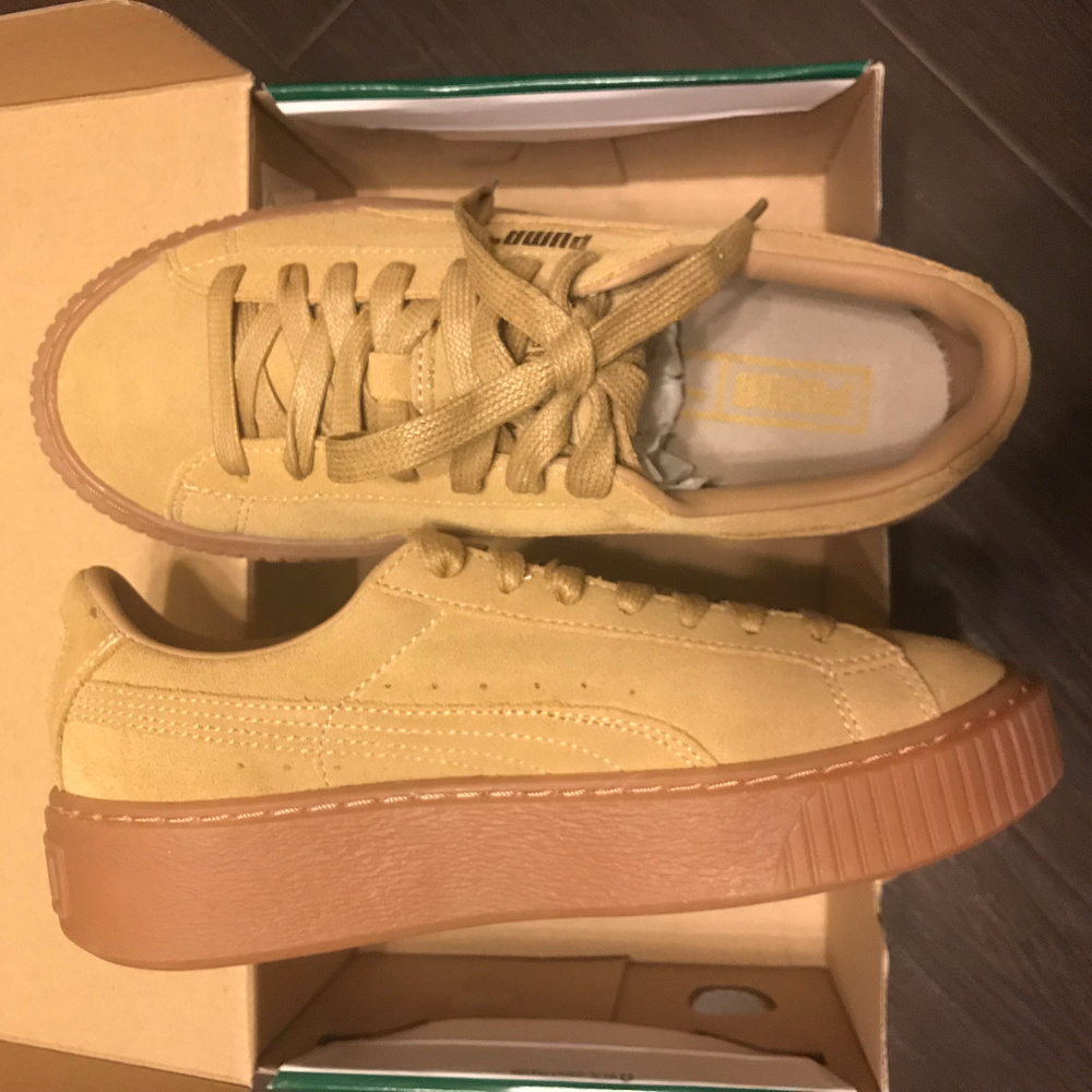 PUMA Tan Suede Platform Sneaker 6